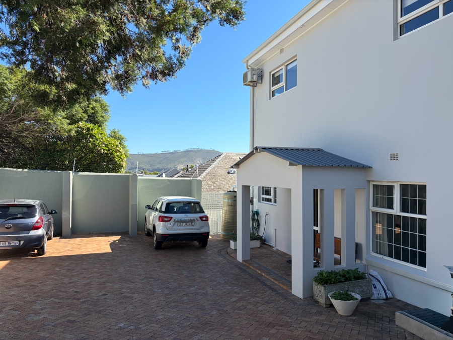 3 Bedroom Property for Sale in Vredehoek Western Cape